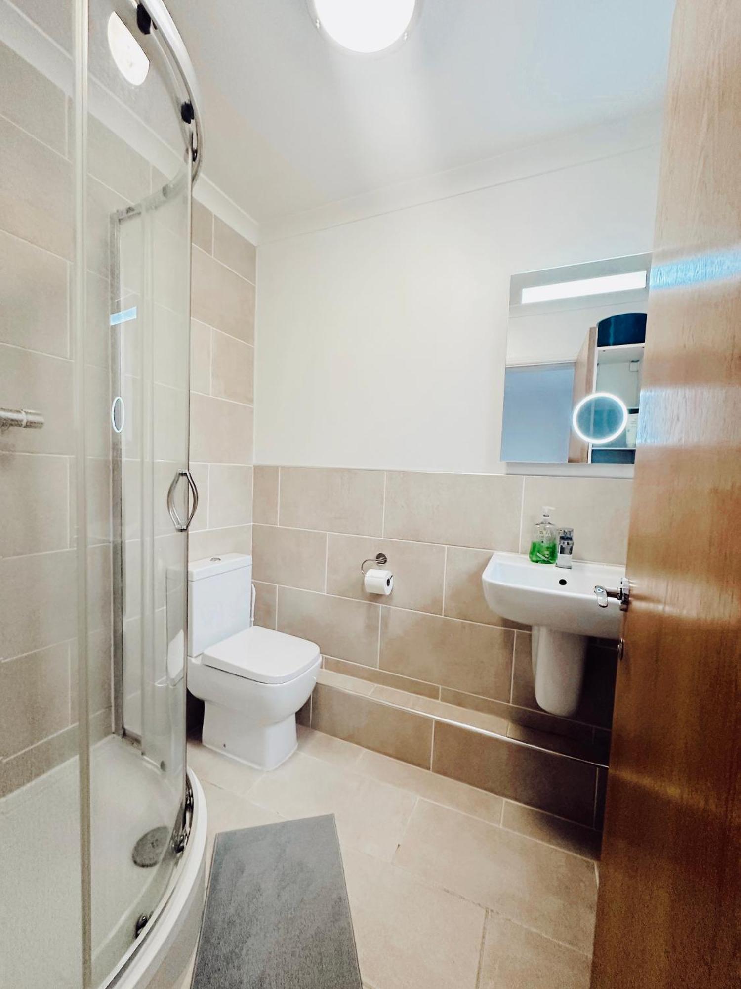 En-Suite Room 5Mins From Tower Bridge ลอนดอน ภายนอก รูปภาพ